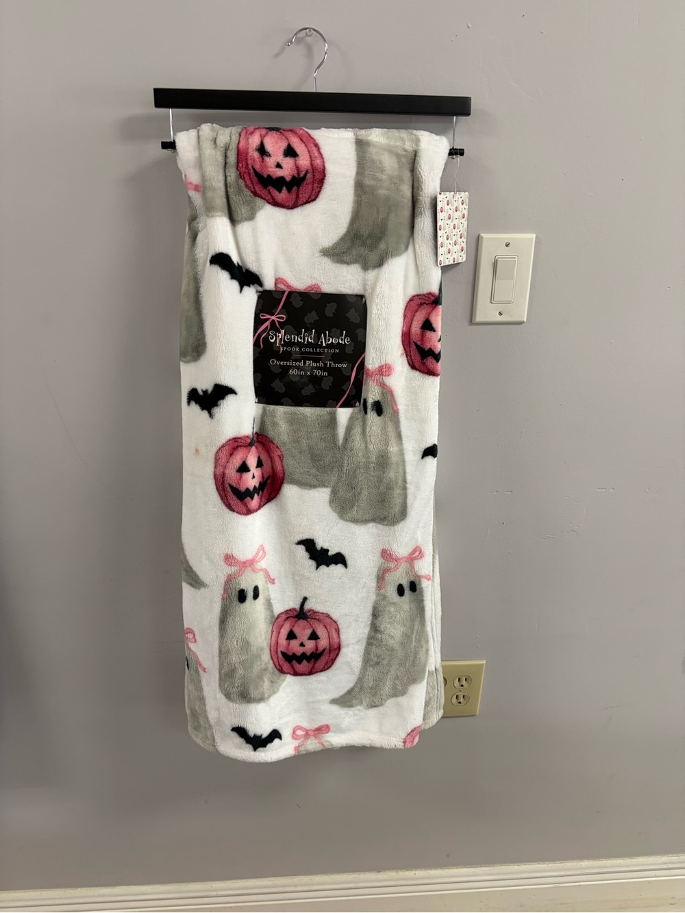 Splendid Abode Pink bow & White ghost Halloween Plush Throw